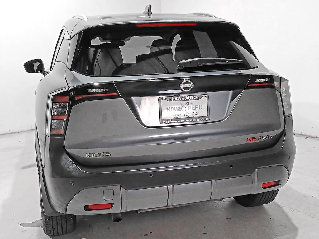 Used 2025 Nissan Kicks SR w/ SR Premium Package AWD/4WD image 5