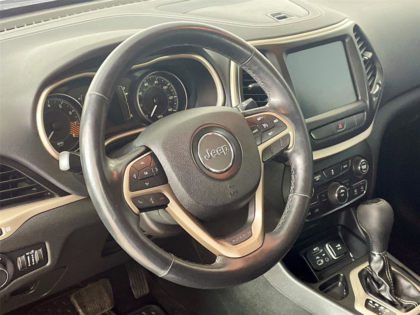 Used 2014 Jeep Cherokee Latitude w/ Cold Weather Group FWD image 17