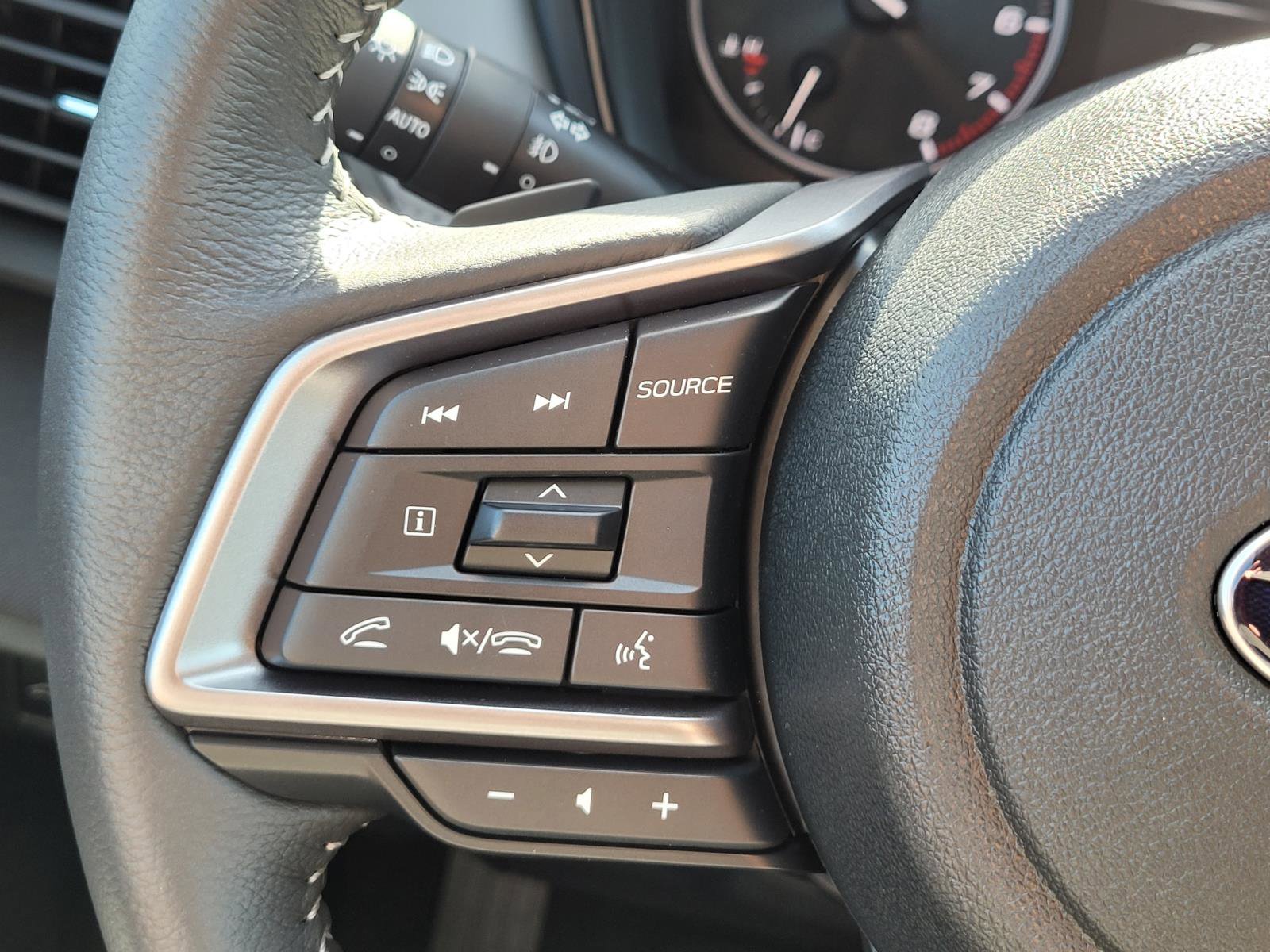 Used 2025 Subaru Outback Premium AWD/4WD image 8