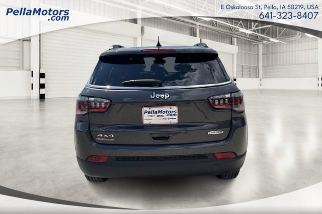 Used 2024 Jeep Compass Latitude AWD/4WD image 4