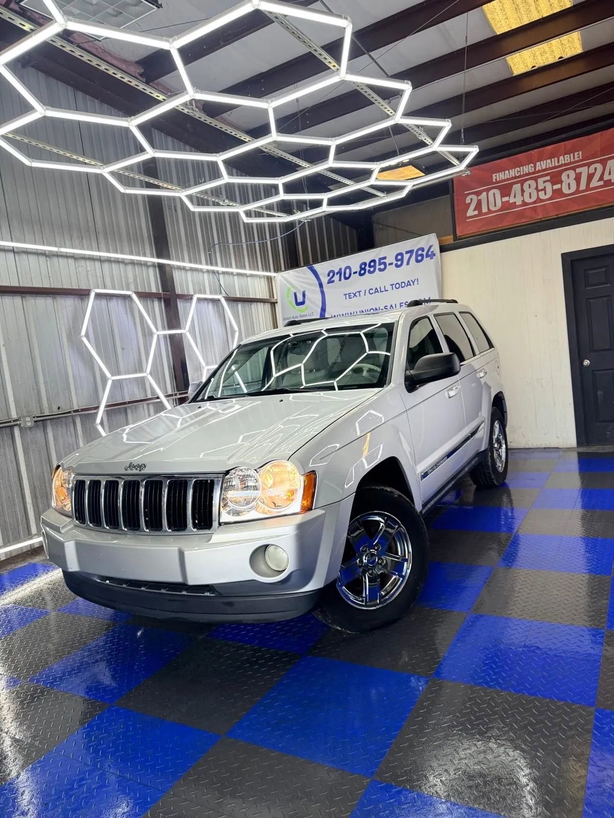 Used 2007 Jeep Grand Cherokee Limited image 2