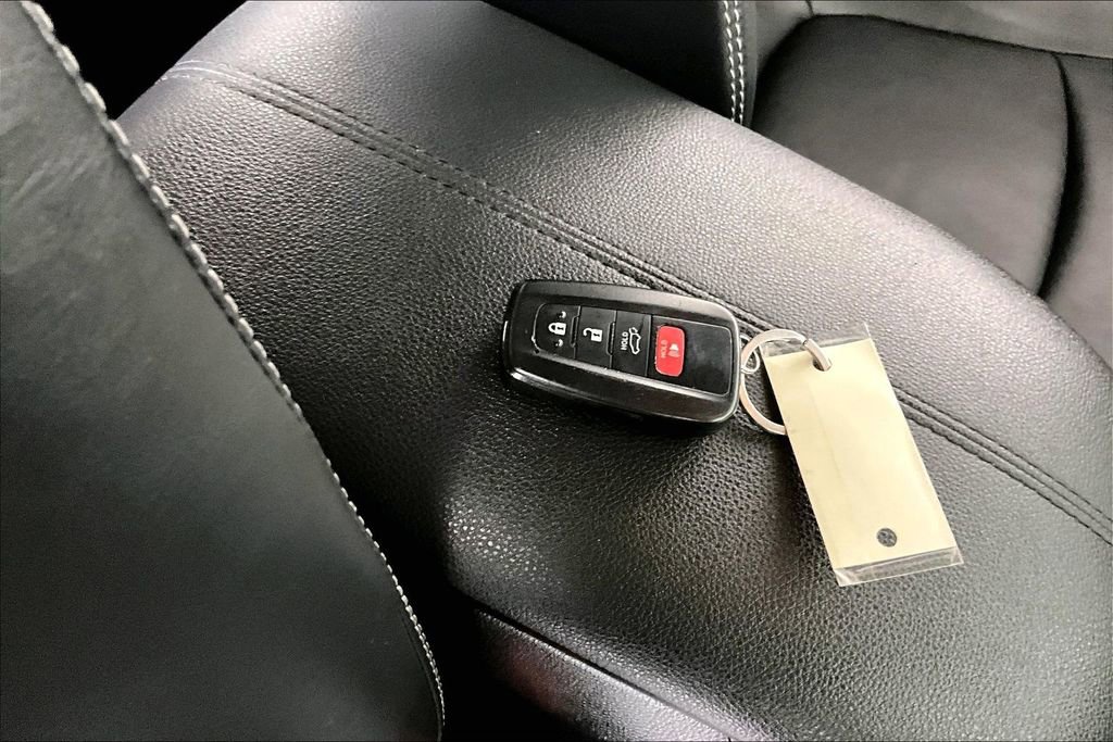 Used 2021 Toyota RAV4 XLE Premium image 34