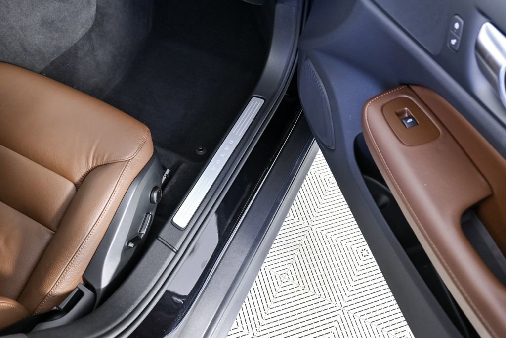 Certified 2025 Volvo V60 B5 Cross Country Plus image 26