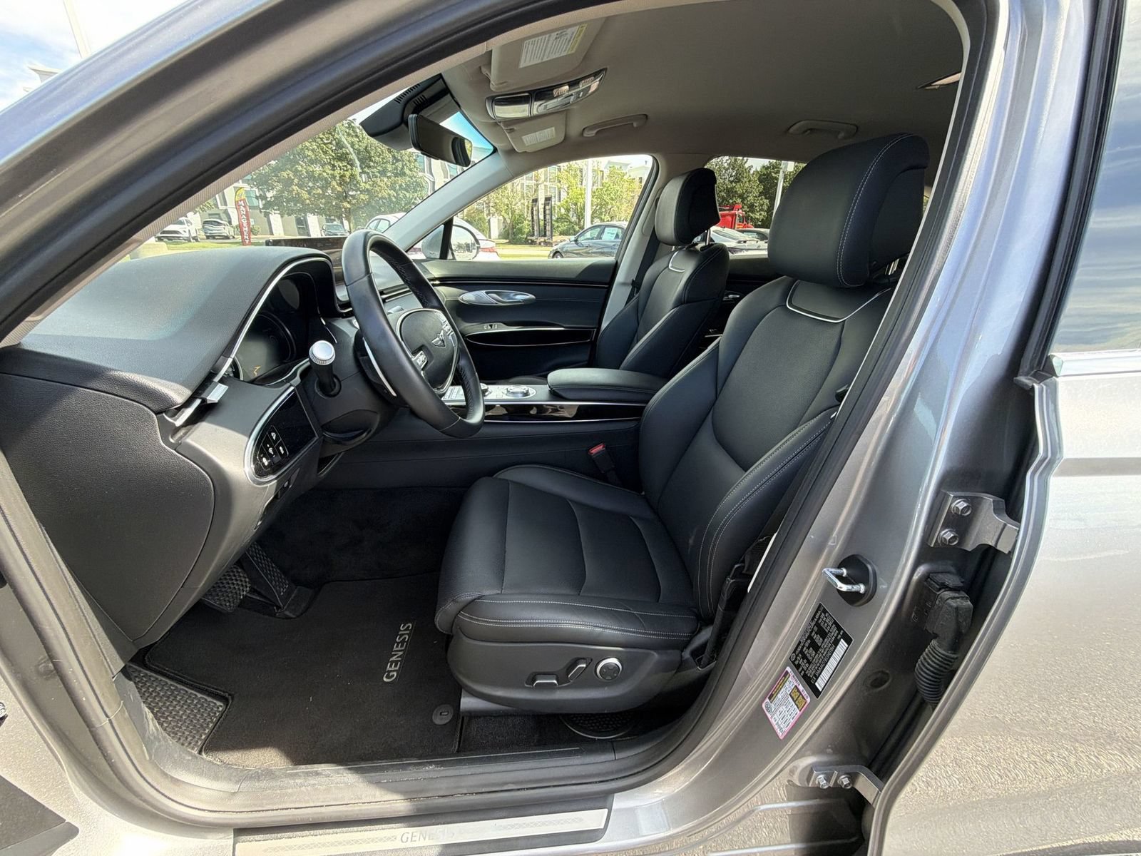 Used 2025 Genesis GV70 2.5T AWD/4WD image 12