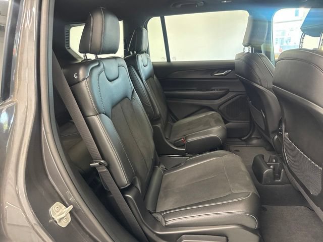 Used 2024 Jeep Grand Cherokee L Altitude AWD/4WD image 32