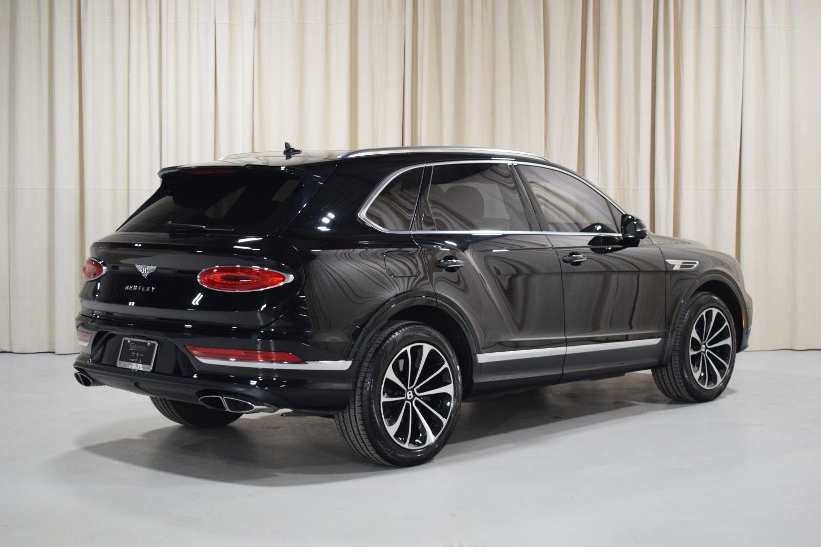 Certified 2024 Bentley Bentayga image 3