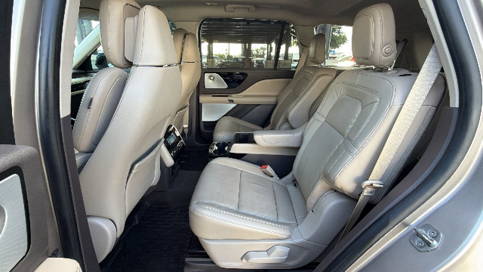 Used 2020 Lincoln Aviator Reserve w/ Equipment Group 201A RWD image 25