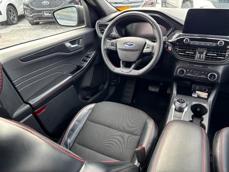 Used 2025 Ford Escape ST-Line FWD image 13