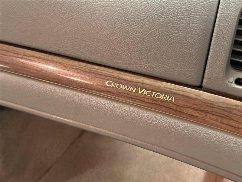 Used 2003 Ford Crown Victoria LX RWD image 18