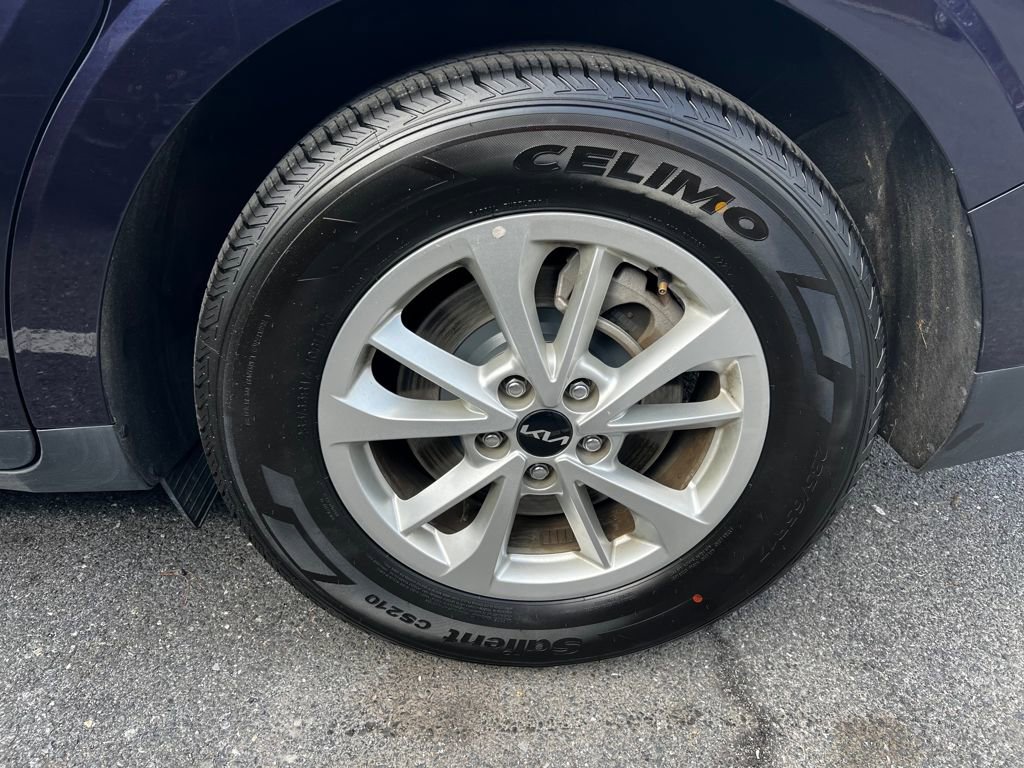 Used 2024 Kia Carnival LX image 14