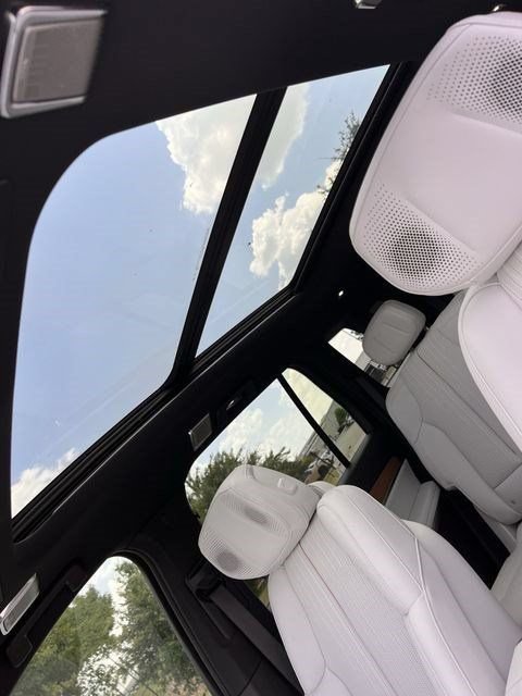 New 2027 Cadillac Vistiq Luxury AWD/4WD image 17