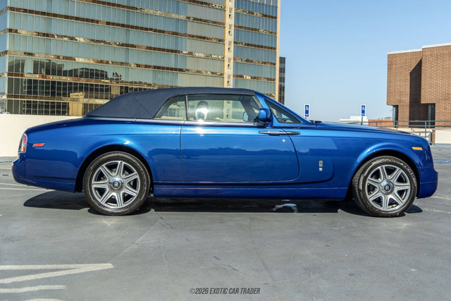 Used 2010 Rolls-Royce Phantom Drophead Coupe RWD image 19