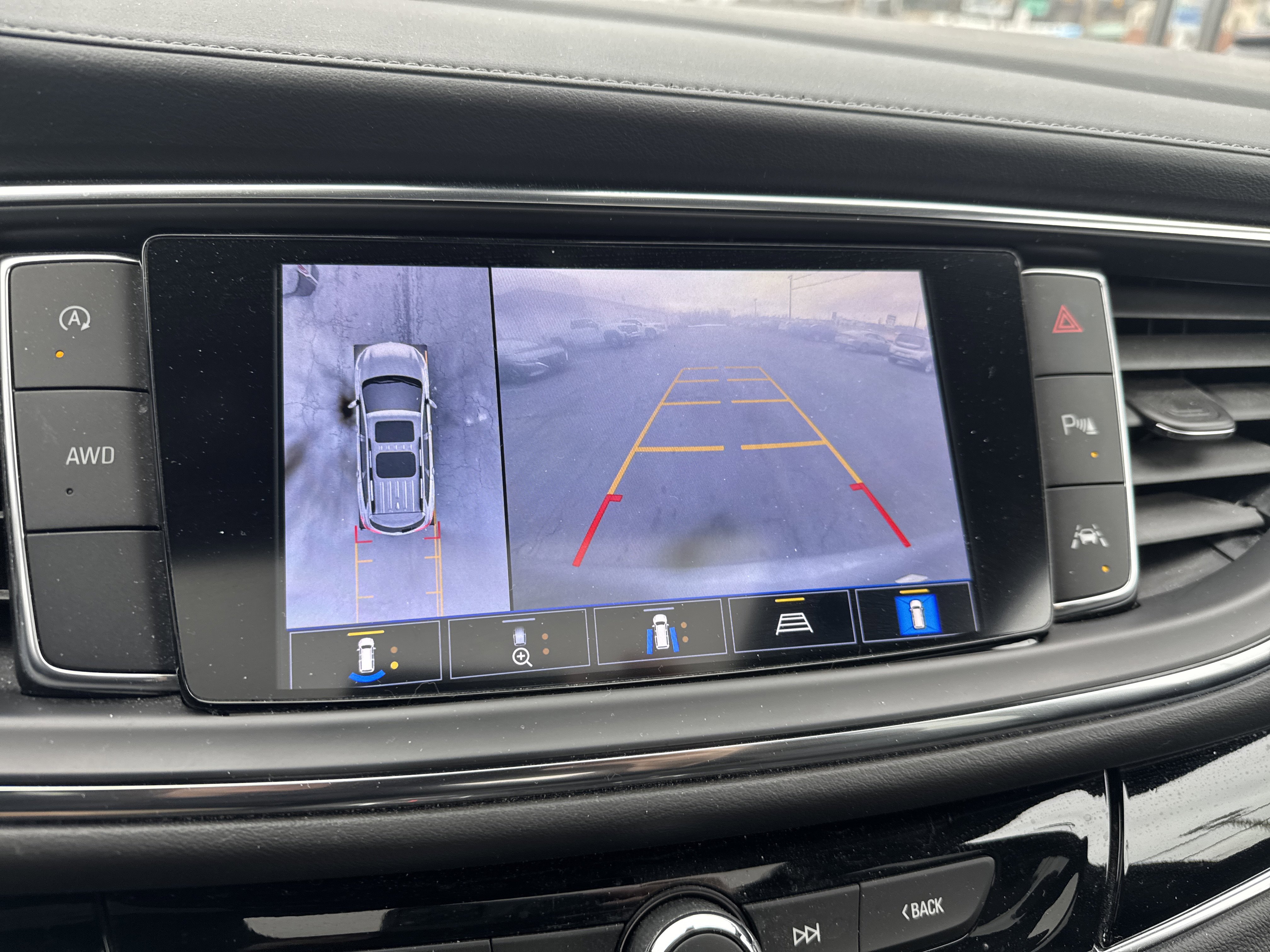 Used 2023 Buick Enclave Avenir image 31