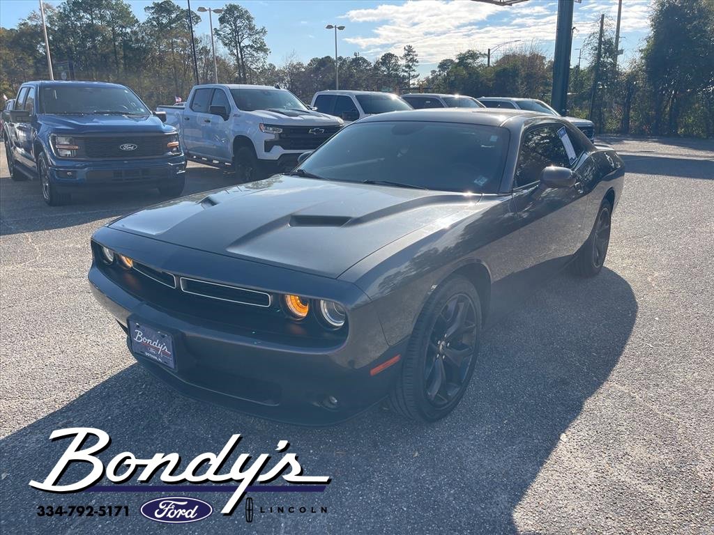 Used 2019 Dodge Challenger SXT w/ Plus Package image 3