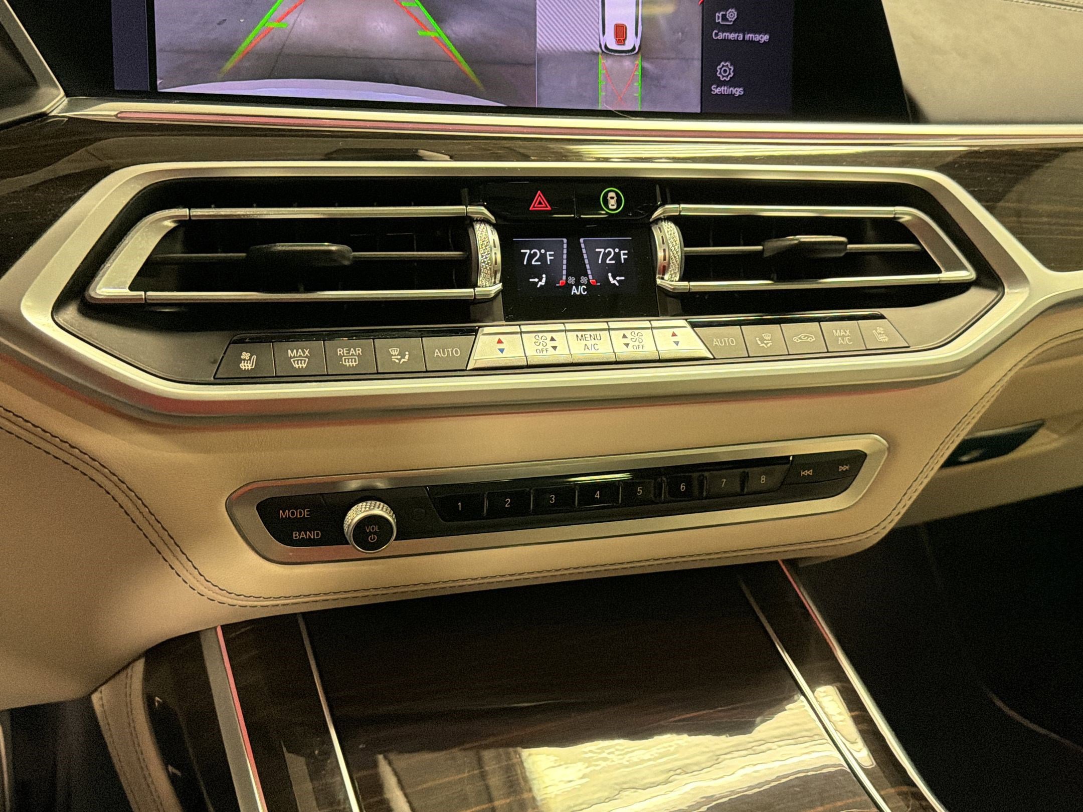 Used 2021 BMW X7 M50i w/ Dynamic Handling Package AWD/4WD image 25