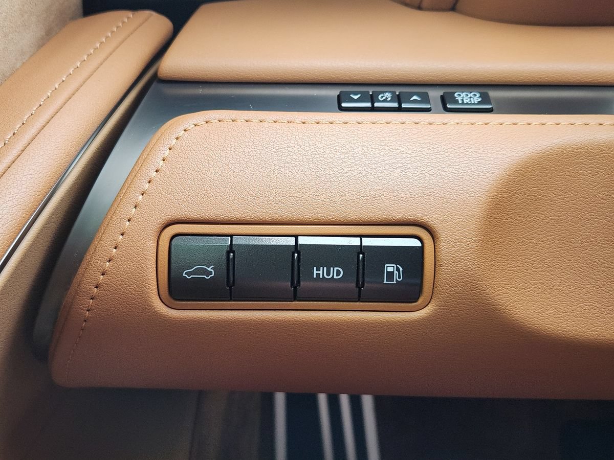 Used 2024 Lexus LC 500 Coupe w/ Sport Package RWD image 39