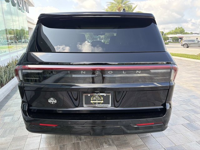 New 2026 Lincoln Navigator Reserve AWD/4WD image 3