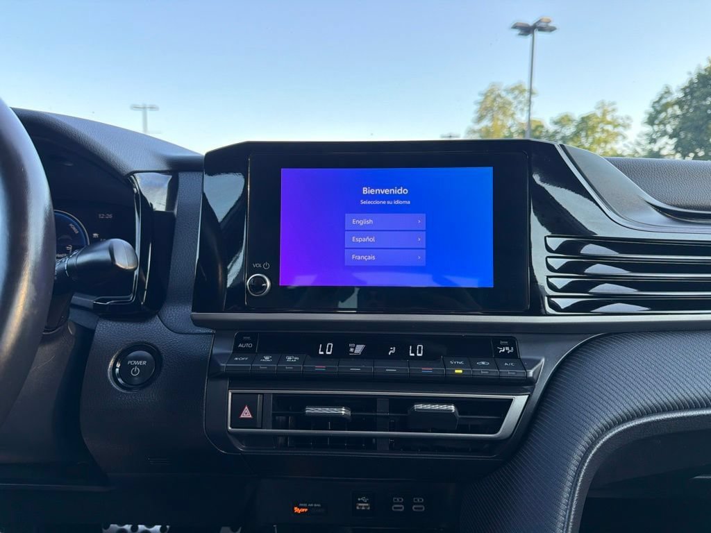 Used 2025 Toyota Camry SE FWD image 28