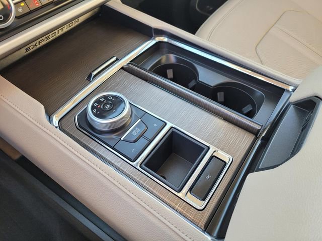 Used 2022 Ford Expedition Limited image 31