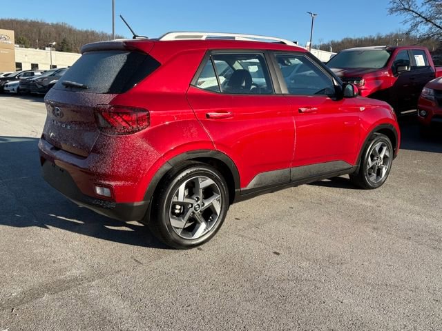 Used 2023 Hyundai Venue Limited image 5