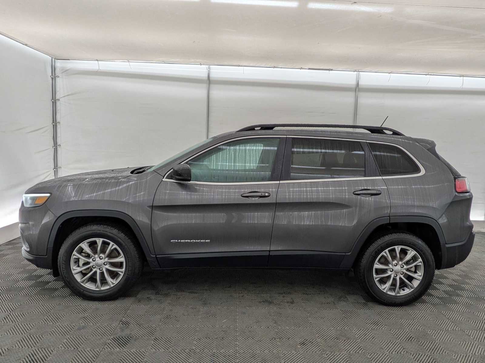 Used 2022 Jeep Cherokee Latitude Lux image 3