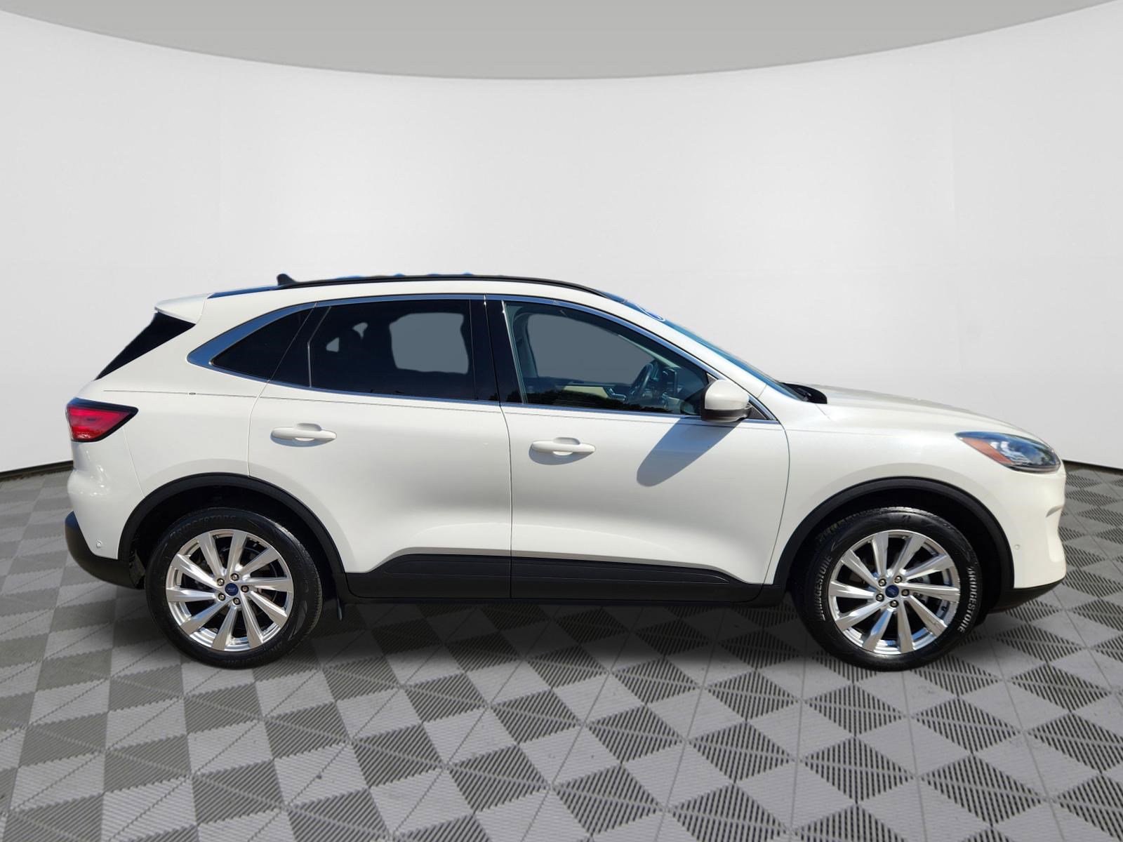 Used 2022 Ford Escape Titanium w/ Titanium Elite Package AWD/4WD image 6