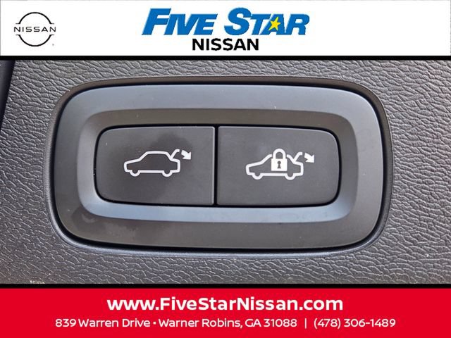 Used 2024 Volvo XC60 B5 Plus w/ Protection Package Premier AWD/4WD image 14