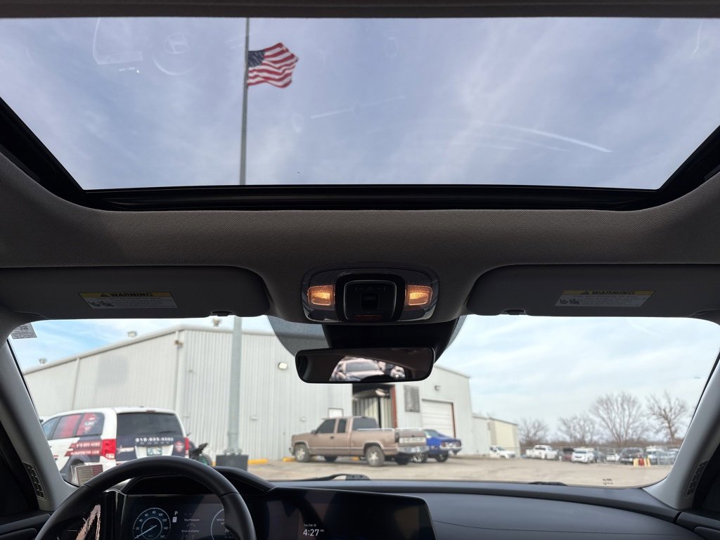 Used 2025 Hyundai Elantra Limited image 13