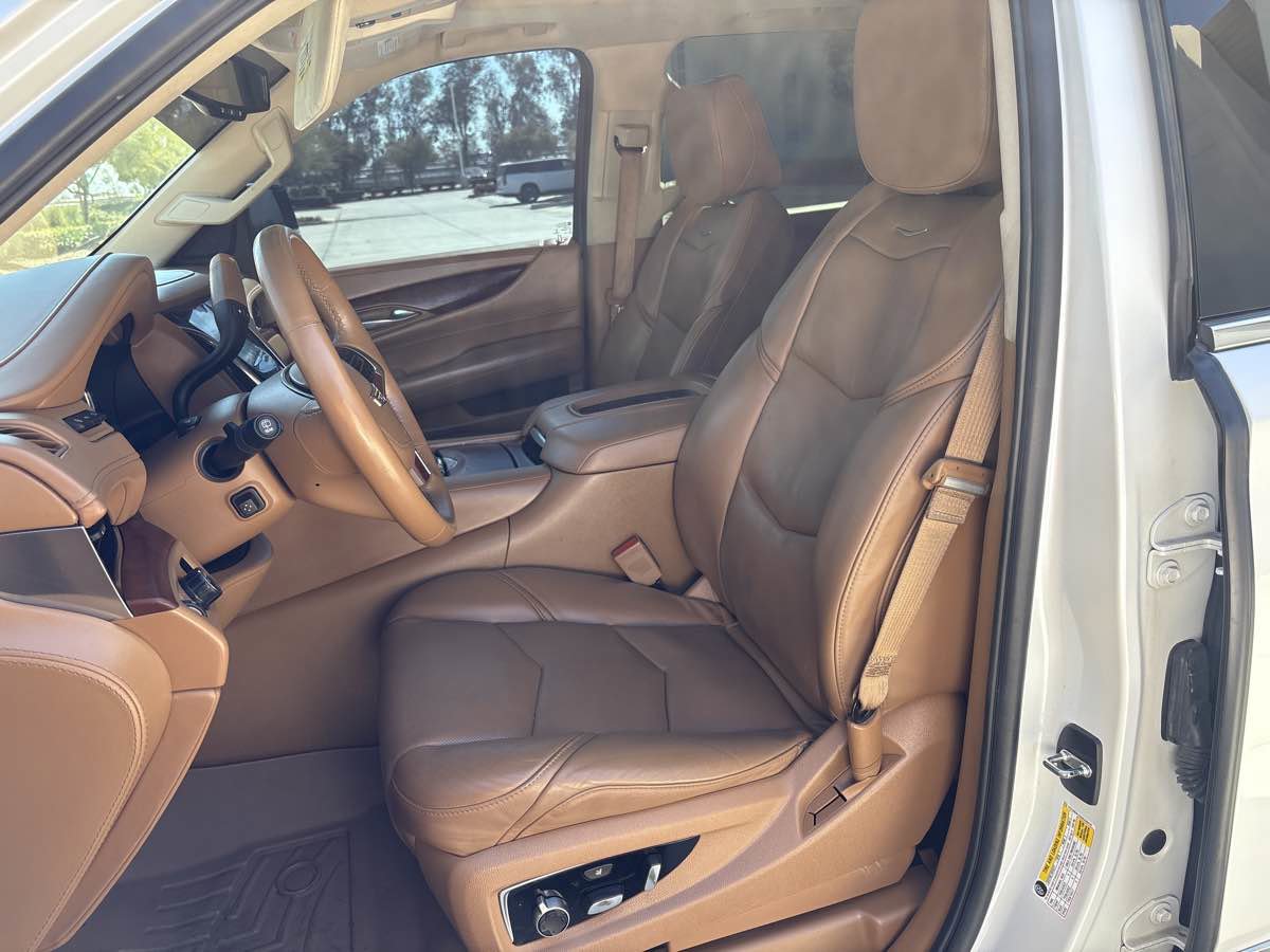 Used 2016 Cadillac Escalade Platinum image 30