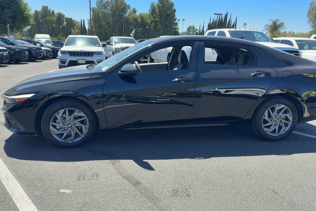 Used 2024 Hyundai Elantra SEL FWD image 9