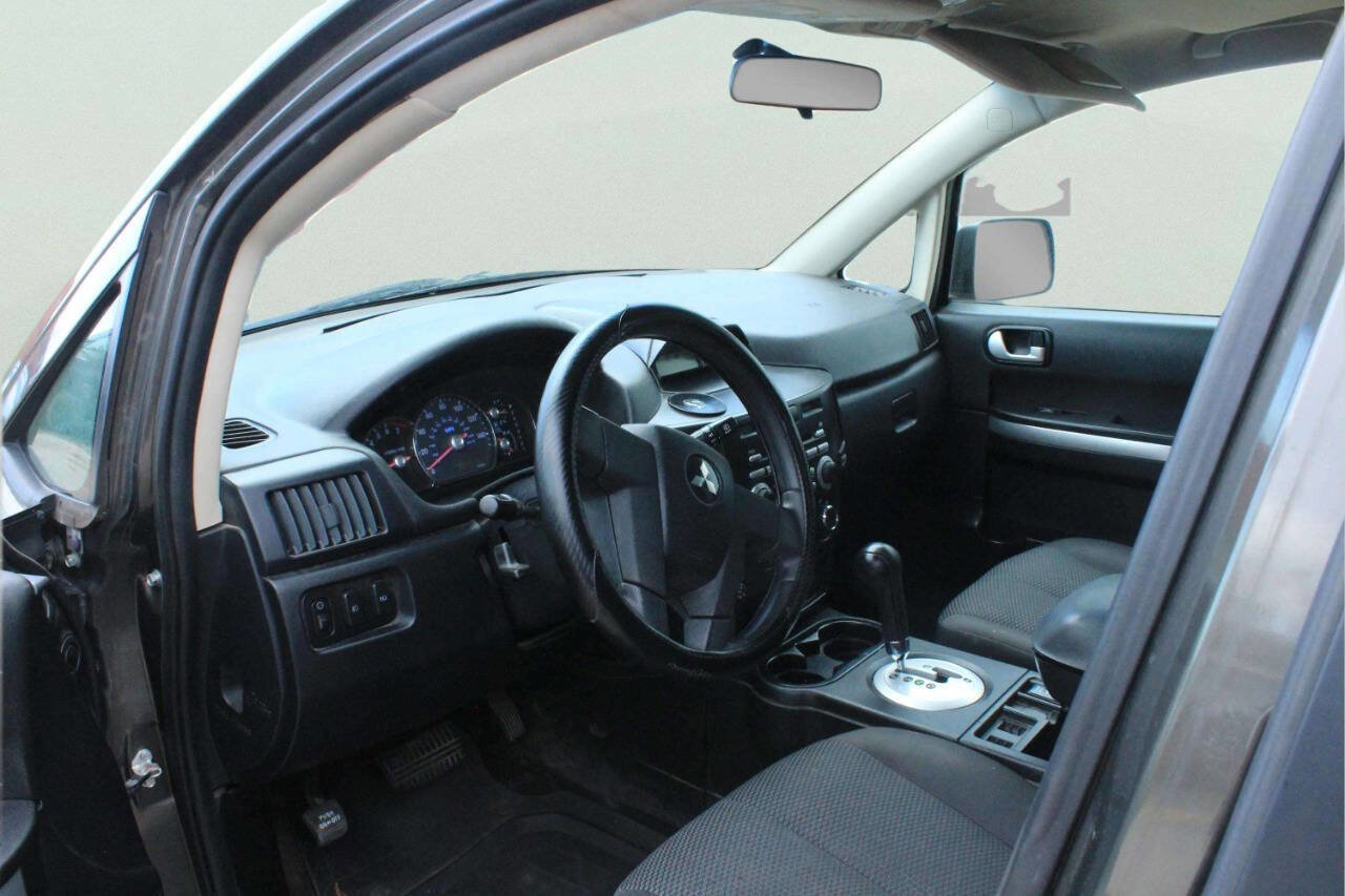 Used 2010 Mitsubishi Endeavor LS image 7