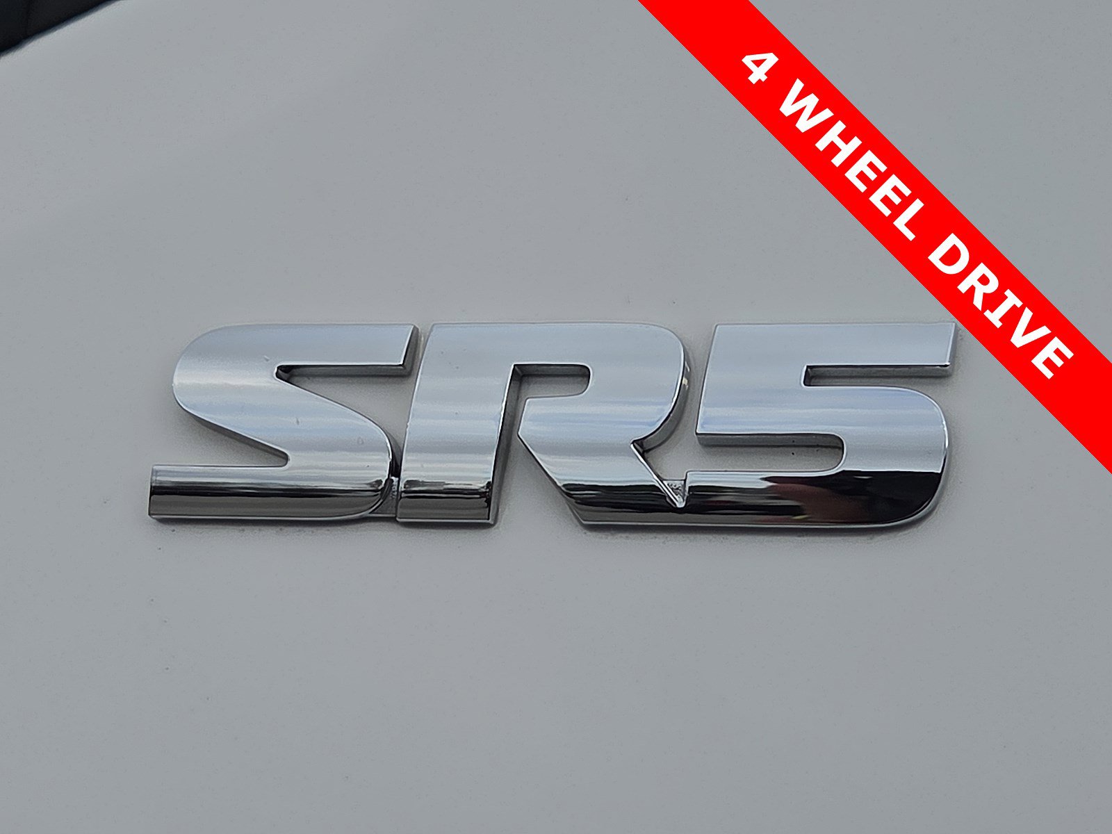 Used 2023 Toyota Tacoma SR5 w/ Technology Package image 8