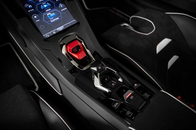 Used 2024 Lamborghini Huracan EVO image 22