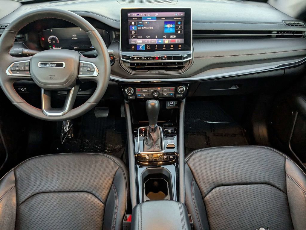 Used 2025 Jeep Compass Trailhawk w/ Trailhawk Elite Group image 15