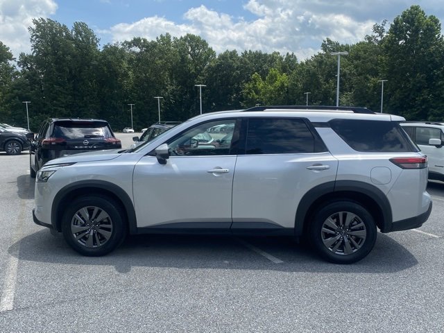 Certified 2024 Nissan Pathfinder SV image 4
