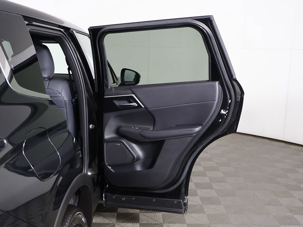 New 2026 Mitsubishi Outlander LE image 23