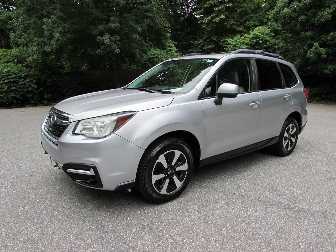 Used 2017 Subaru Forester 2.5i Premium AWD/4WD image 2