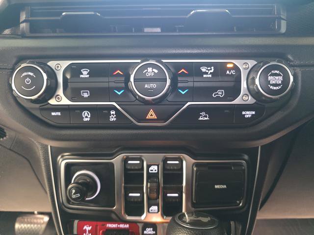 Used 2024 Jeep Wrangler Unlimited Rubicon w/ Technology Group image 21