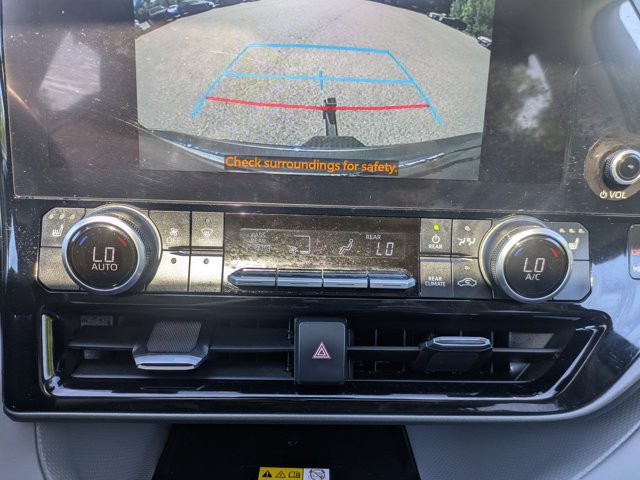 Used 2024 Toyota Highlander XLE AWD/4WD image 28