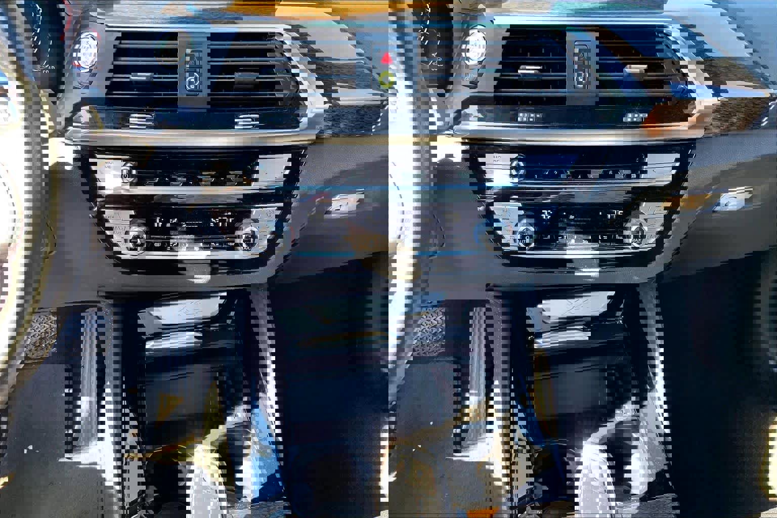 Used 2020 BMW X4 xDrive30i w/ Driving Assistance Package image 33