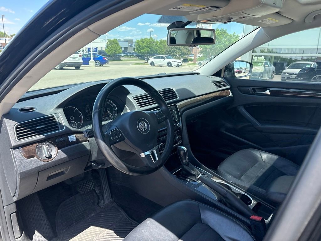 Used 2014 Volkswagen Passat TDI SEL Premium FWD image 9