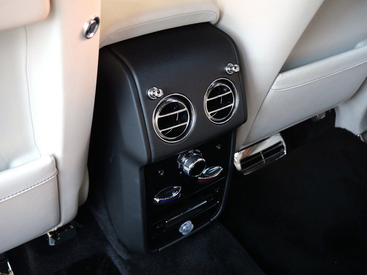 Certified 2023 Rolls-Royce Cullinan w/ Cullinan Package image 27