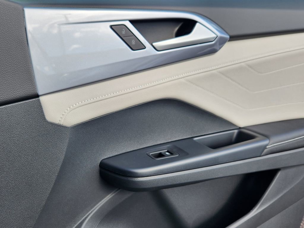 New 2026 Volkswagen Taos SEL image 21
