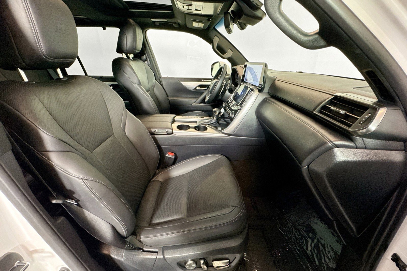 Used 2024 Lexus LX 600 F Sport AWD/4WD image 27