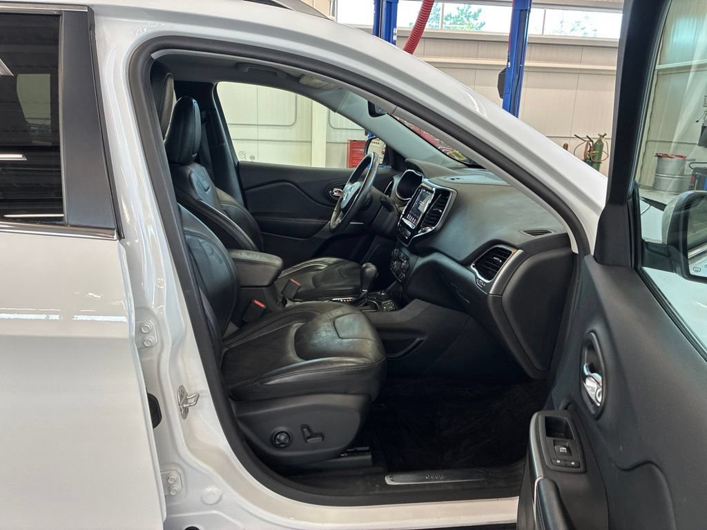 Used 2019 Jeep Cherokee Limited AWD/4WD image 19