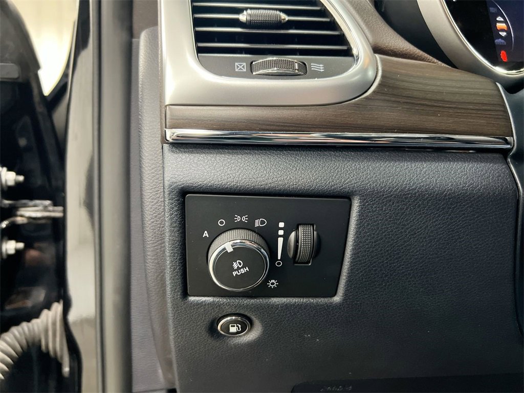 Used 2015 Jeep Grand Cherokee Overland image 19