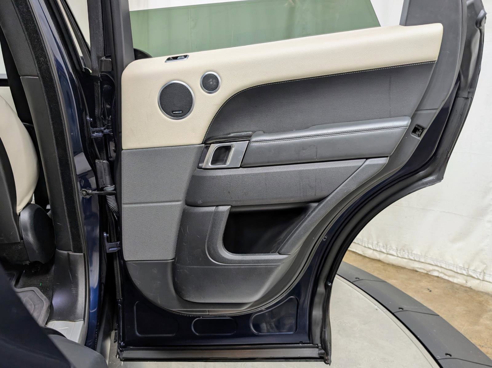 Used 2020 Land Rover Range Rover Sport HSE image 22