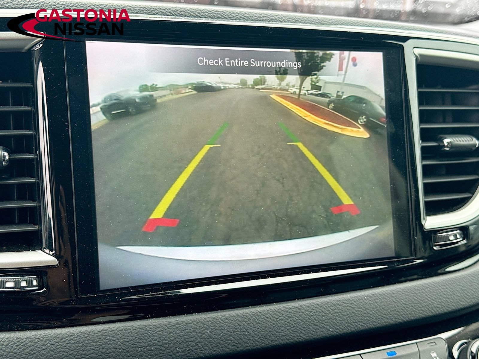 Used 2023 Chrysler Pacifica Touring-L FWD image 17