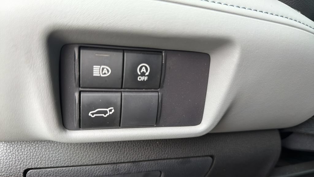 Used 2024 Toyota Highlander LE AWD/4WD image 23