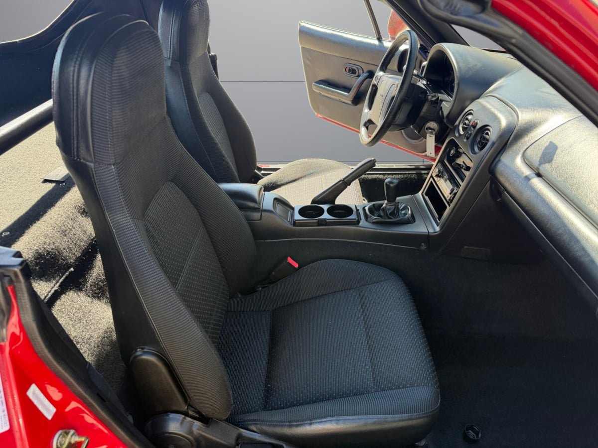 Used 1996 MAZDA MX-5 Miata image 16